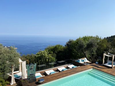 Villa Showroom with Art Exhibits & Sea Views in Èze
