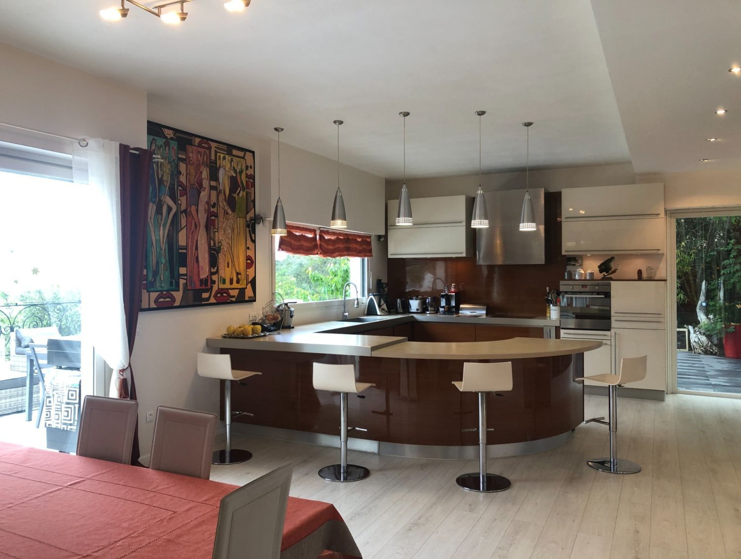 Villa Showroom with Art Exhibits & Sea Views in Èze