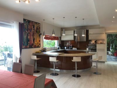 Villa Showroom with Art Exhibits & Sea Views in Èze