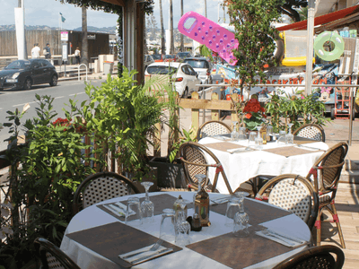 Restaurant en bord de mer