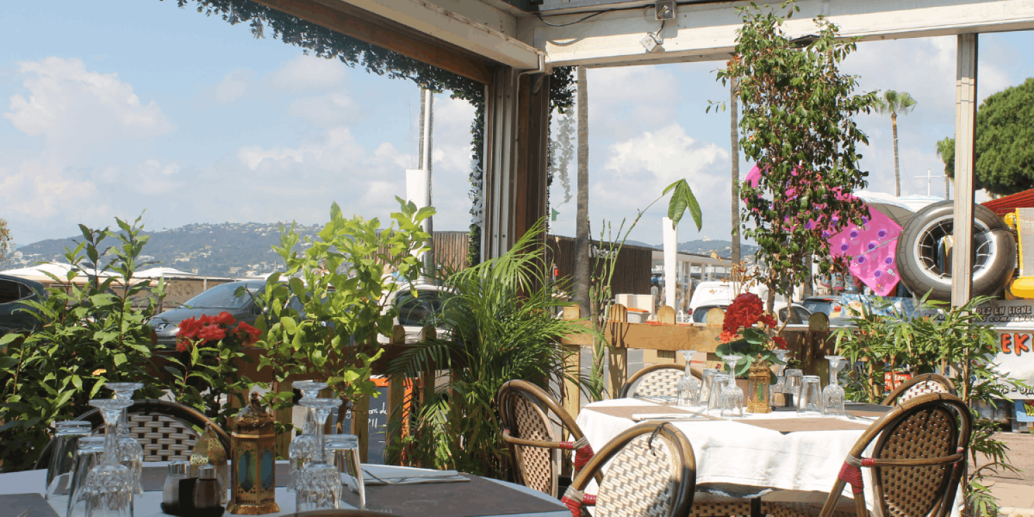 Restaurant en bord de mer