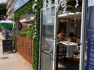 Restaurant en bord de mer