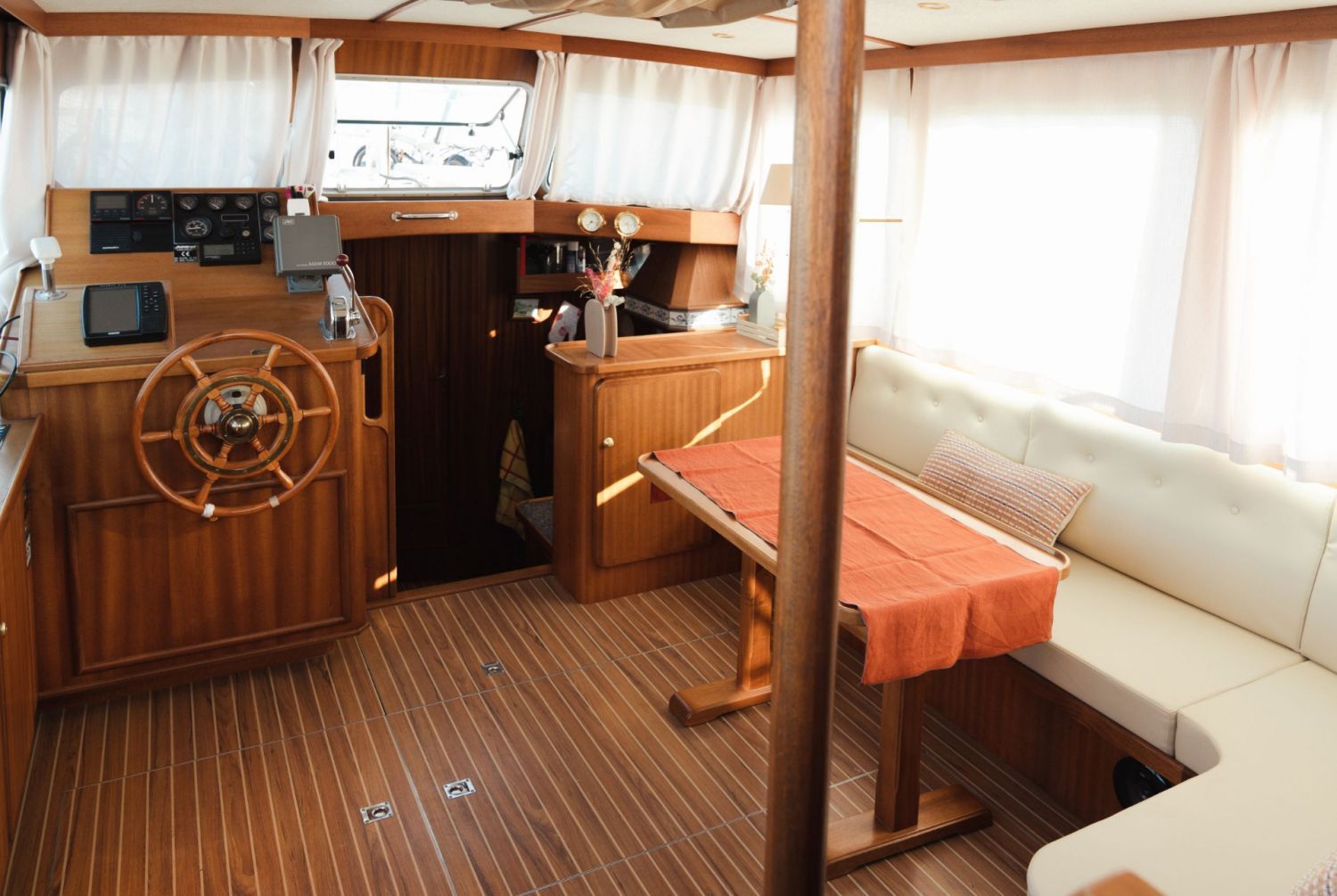 Dutch speedboat with boatman