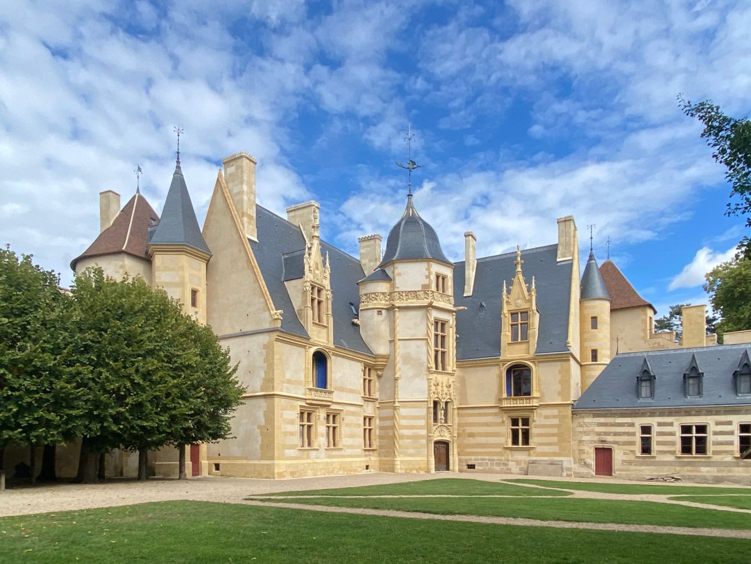 Château fort du 13e siècle
