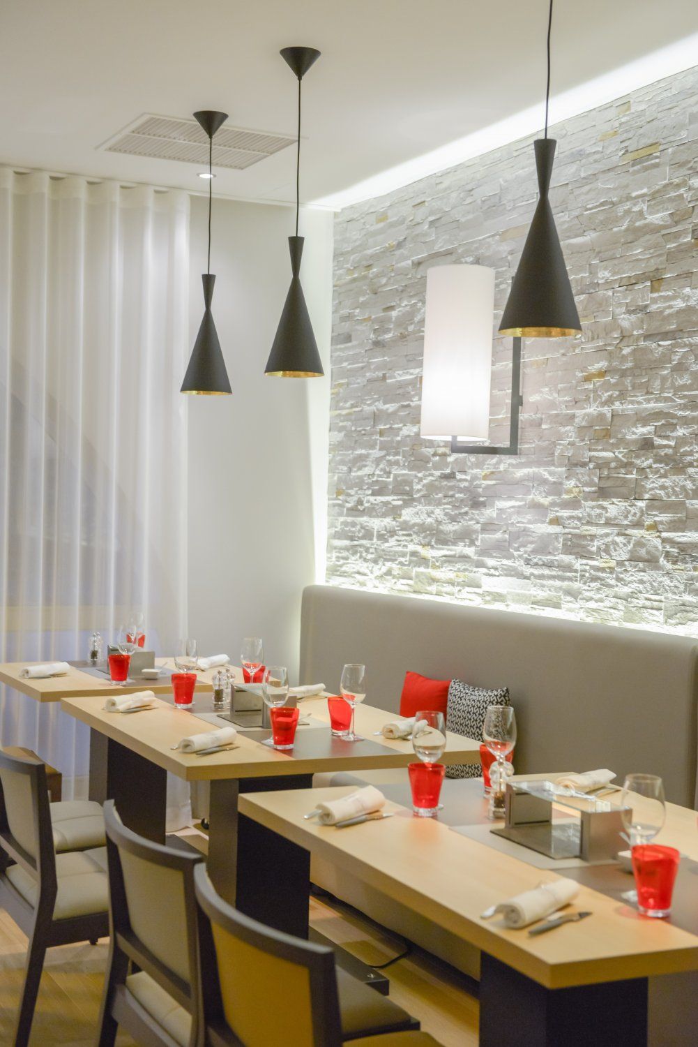Bar restaurant Le Pier with contemporary atmosphere
