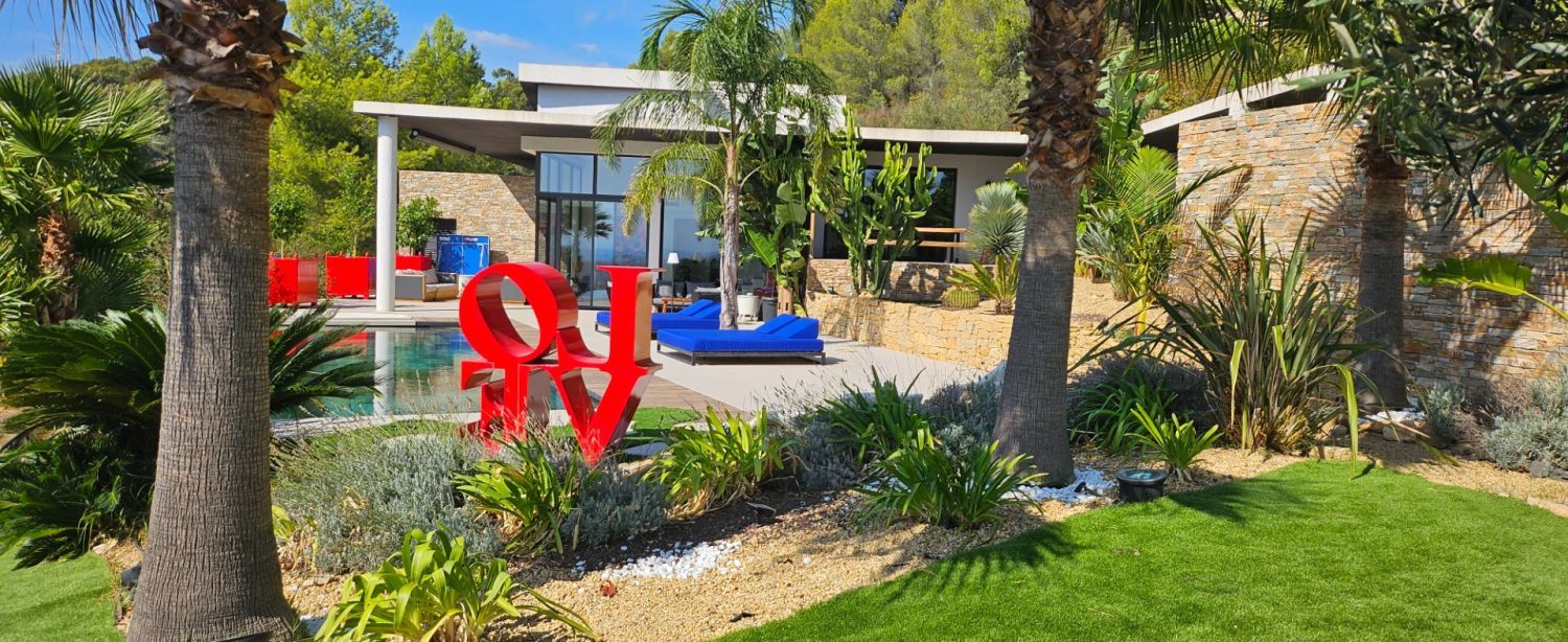 Architect-designed villa with sea and mountain views