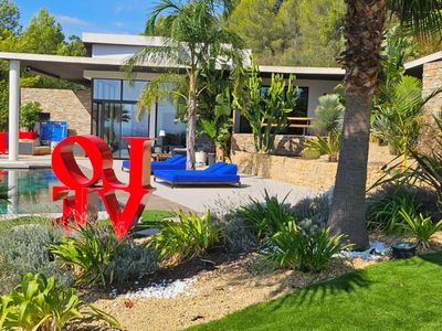 Architect-designed villa with sea and mountain views