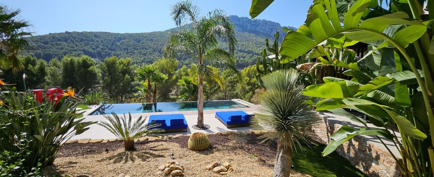 Architect-designed villa with sea and mountain views