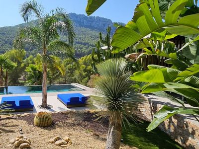 Architect-designed villa with sea and mountain views