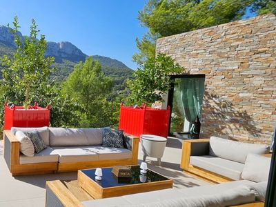 Architect-designed villa with sea and mountain views