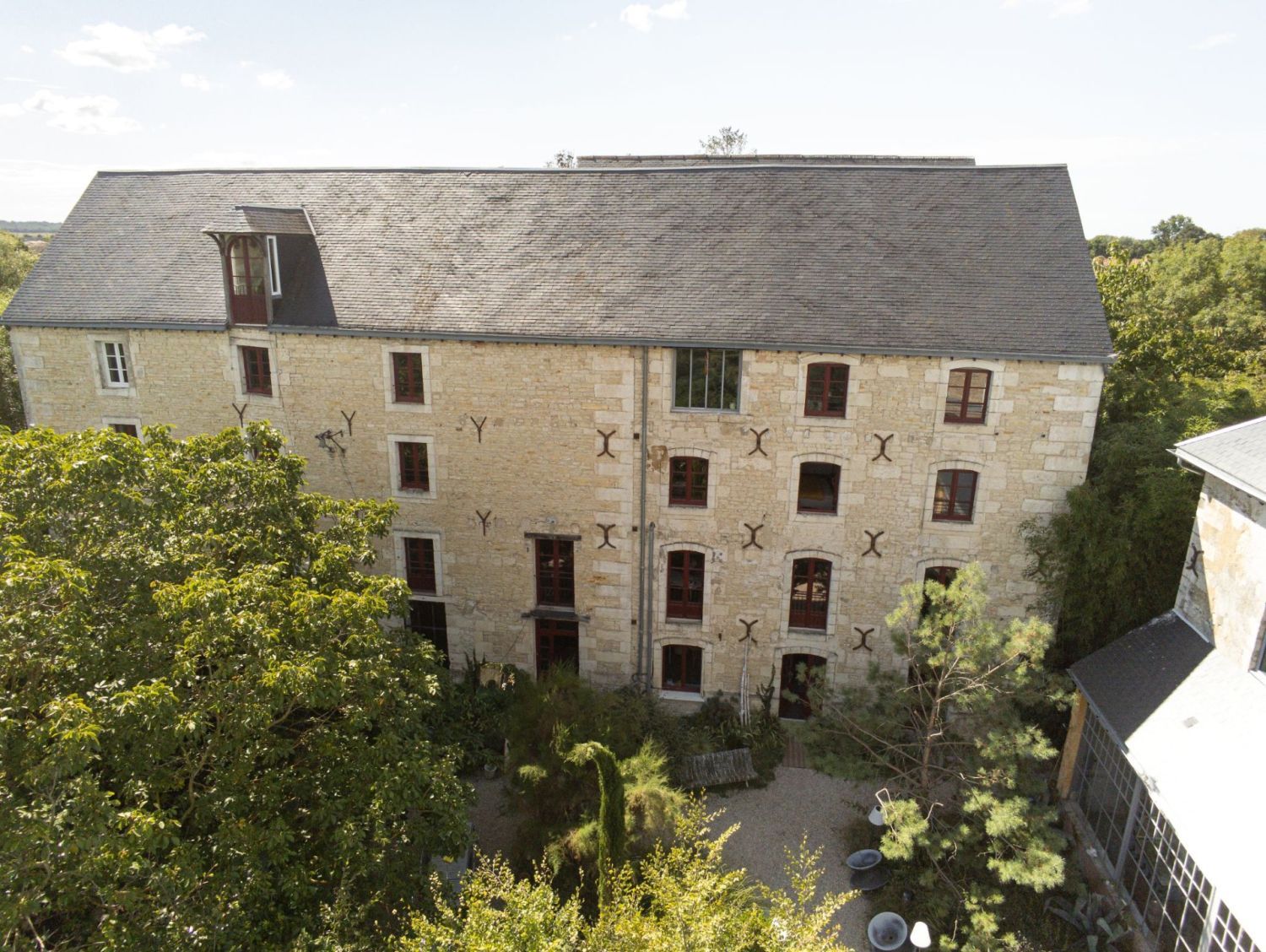 Atypical guest and seminar house 20 minutes from La Rochelle