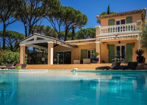 Provençal villa with swimming pool and refined decoration