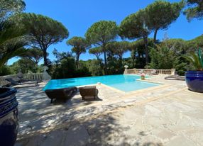 Provençal villa with swimming pool and refined decoration