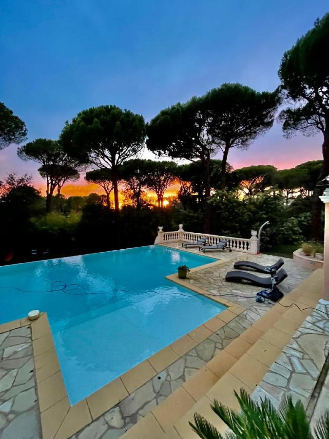 Provençal villa with swimming pool and refined decoration