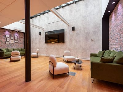 Ancienne Écurie Parisienne : Lieu d'Événement Unique à République