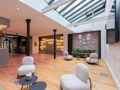 Ancienne Écurie Parisienne : Lieu d'Événement Unique à République