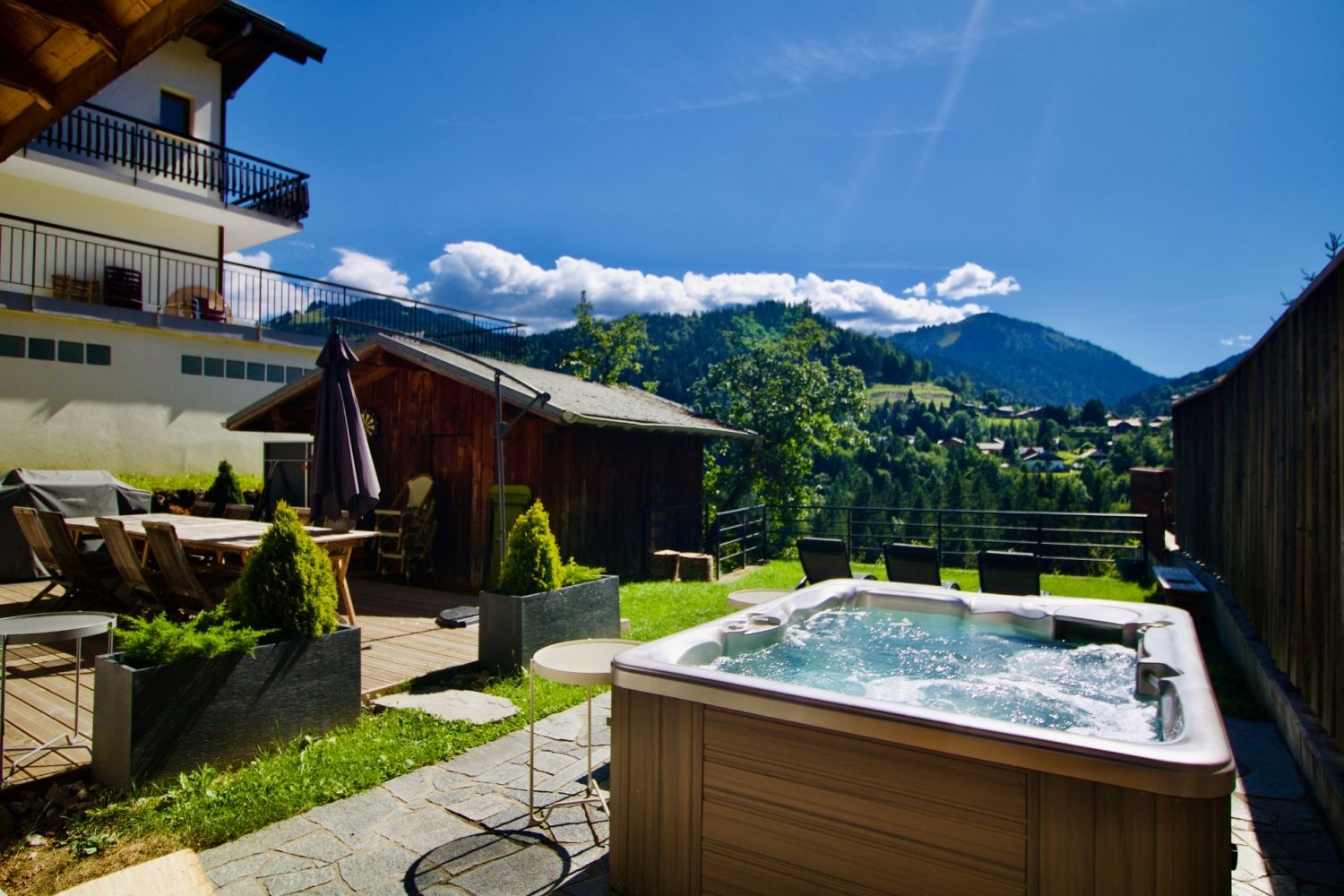 Fully equipped Savoyard chalet in the heart of the village