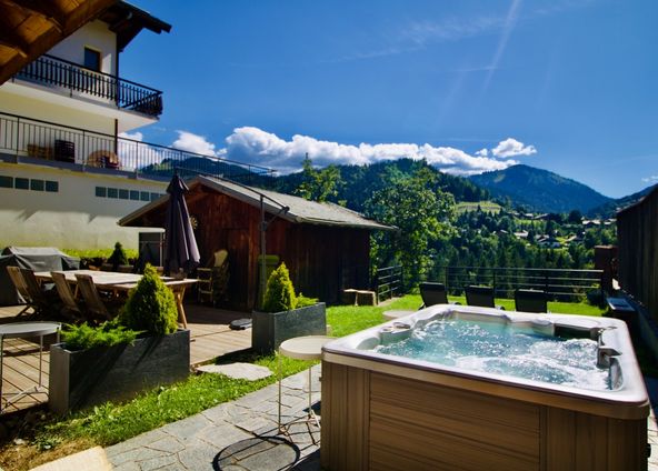 Fully equipped Savoyard chalet in the heart of the village