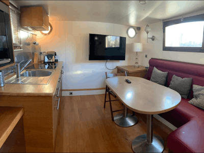 Une Péniche Luxueuse et Romantique au Cœur du Bois de Boulogne