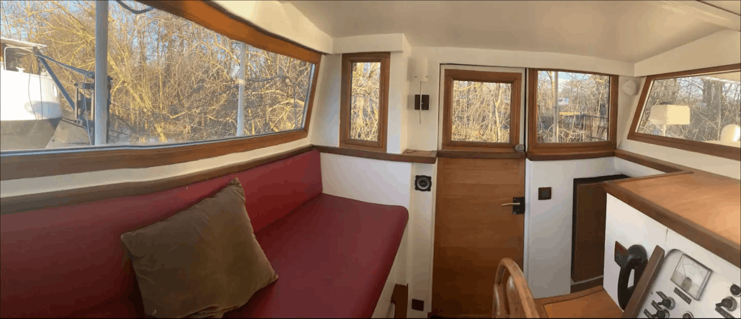 Une Péniche Luxueuse et Romantique au Cœur du Bois de Boulogne