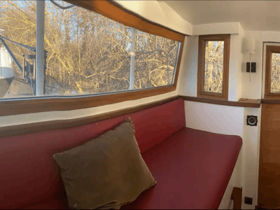 Une Péniche Luxueuse et Romantique au Cœur du Bois de Boulogne