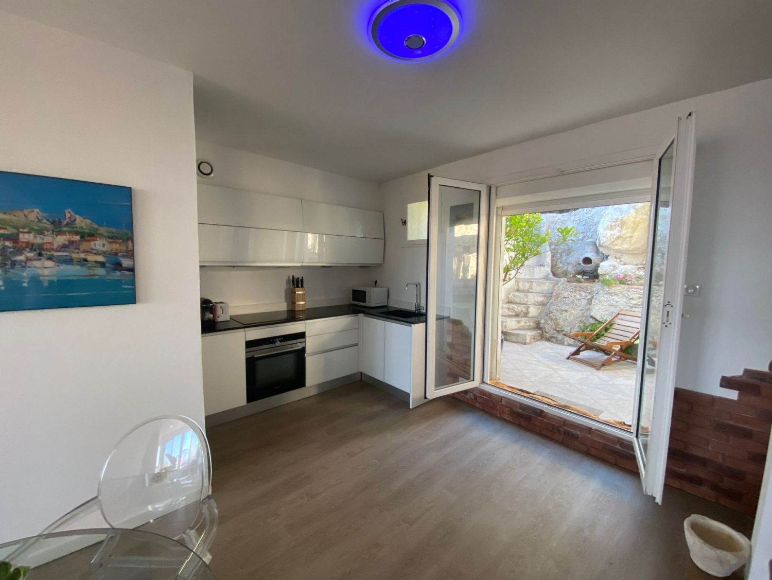 Air-Conditioned House in Goudes with Sea View and Garden