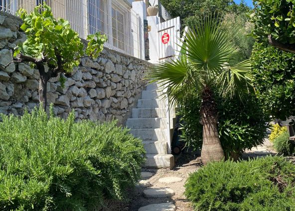 House facing the sea