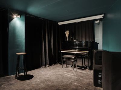 Restaurant with stage