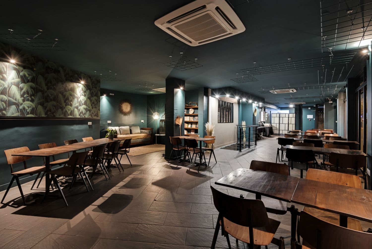 Restaurant with stage