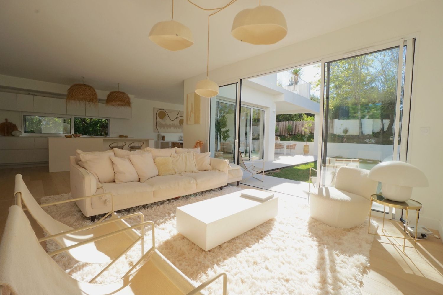 Contemporary villa with swimming pool