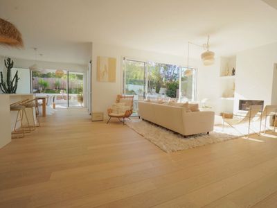 Villa contemporaine avec piscine