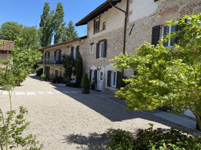 Guest house with heated swimming pool on the edge of the pond