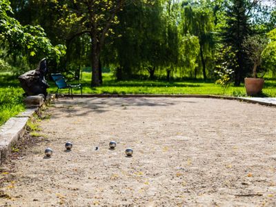 Guest house with heated swimming pool on the edge of the pond
