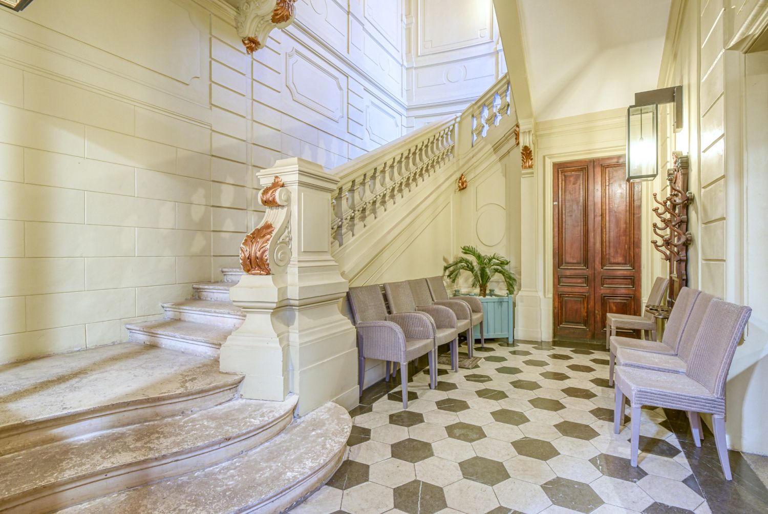 Exceptional Haussmann style nestled a stone's throw from Place Bellecour