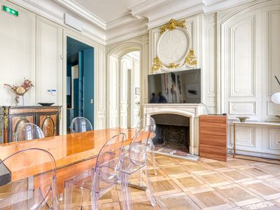 Exceptional Haussmann style nestled a stone's throw from Place Bellecour