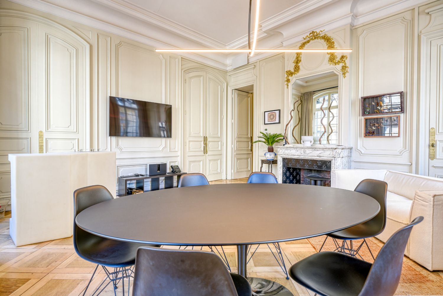 Exceptional Haussmann style nestled a stone's throw from Place Bellecour