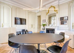 Exceptional Haussmann style nestled a stone&#39;s throw from Place Bellecour