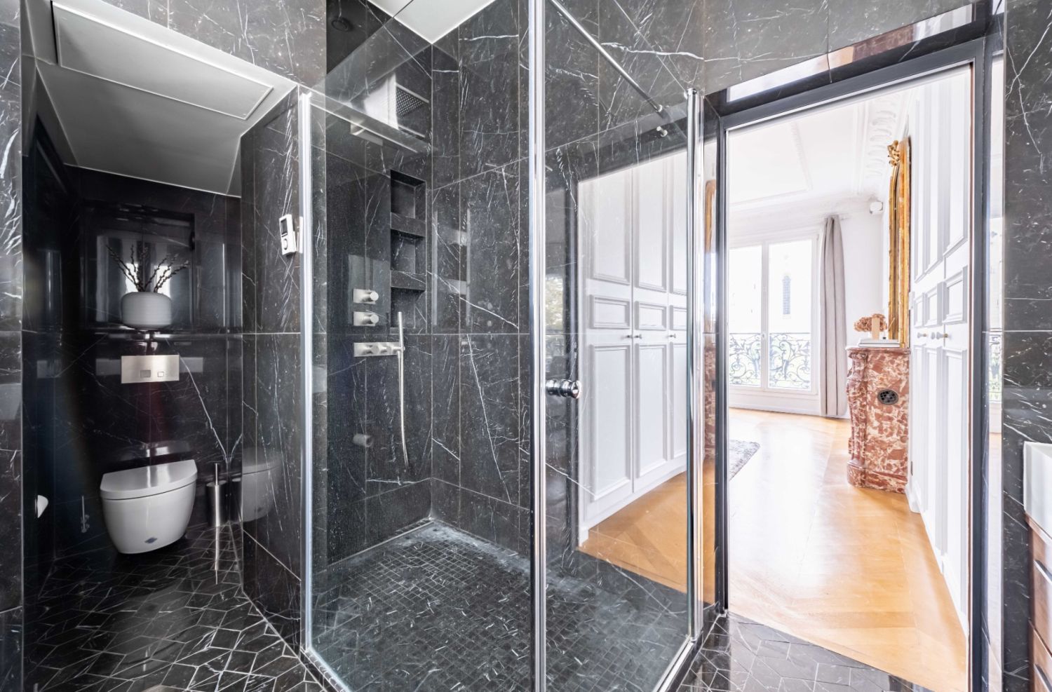 Luxury Paris Apartment with Notre-Dame Views - Event Venue