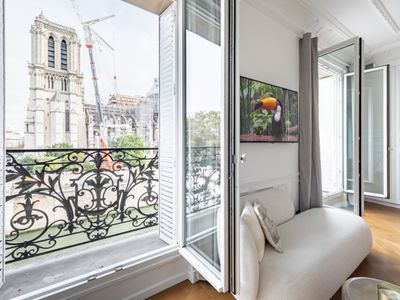 Luxury Paris Apartment with Notre-Dame Views - Event Venue