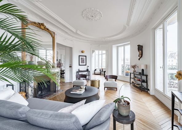 Beautiful Parisian apartment with a view of Notre-Dame