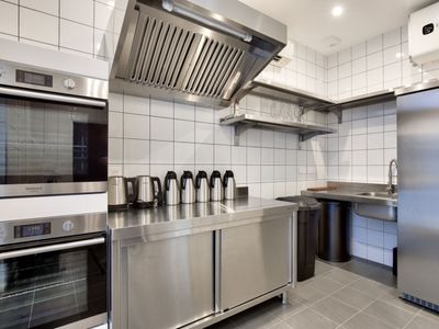 Retro-futuristic style room in the Parisian golden triangle