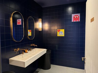 Retro-futuristic style room in the Parisian golden triangle