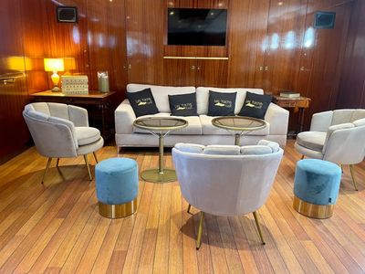 Boats for private cruises in Lyon