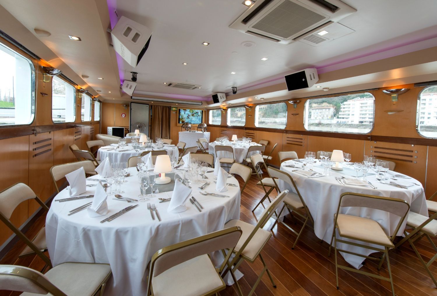 Boats for private cruises in Lyon