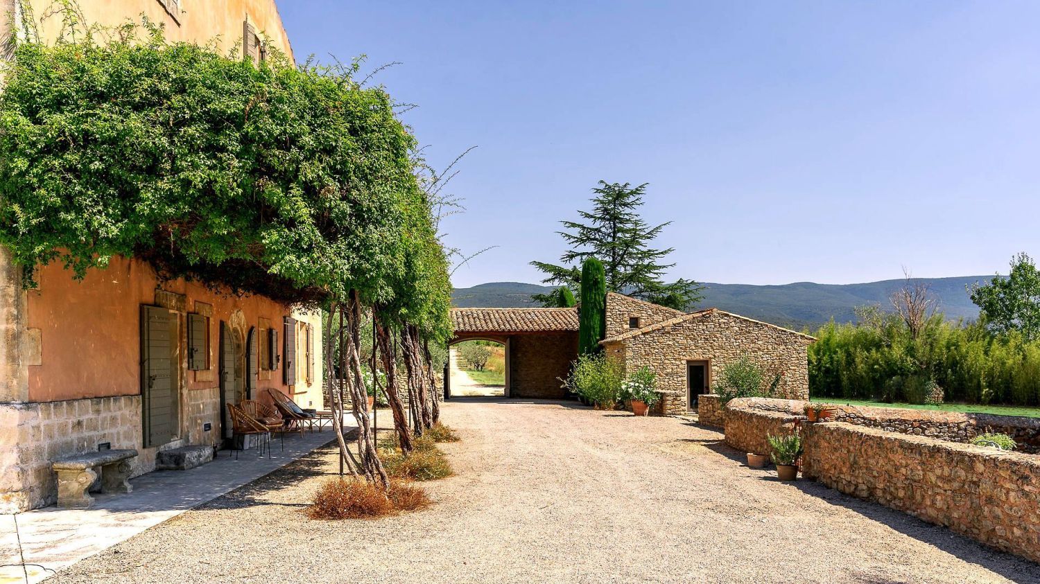Luxury Provençal Bastide for Weddings & Events in Luberon