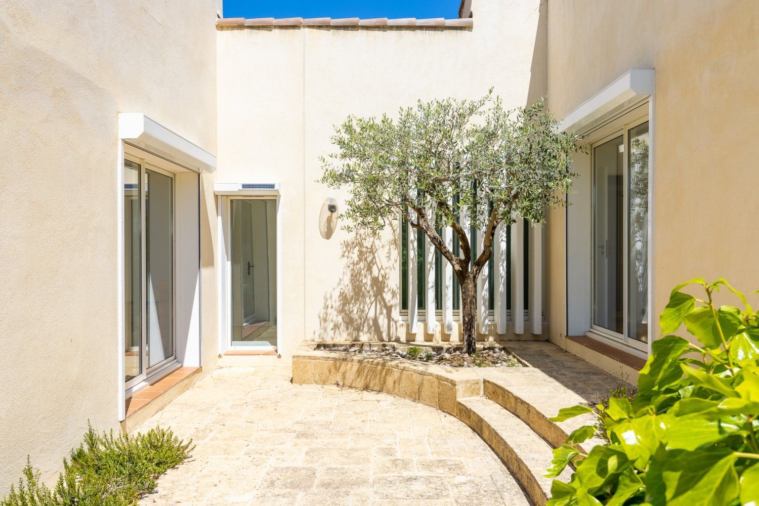 House at the foot of the hills 180 m²