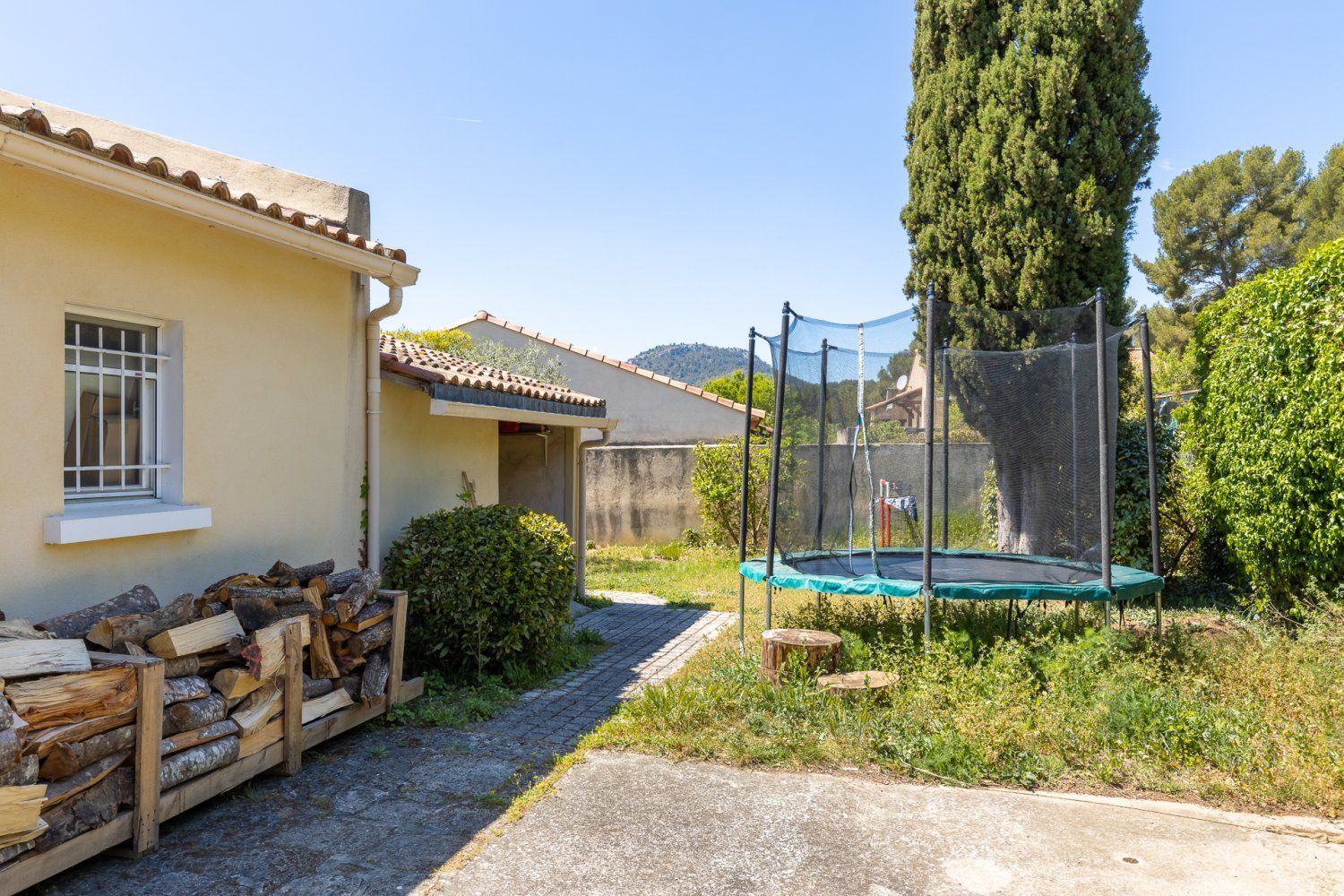 House at the foot of the hills 180 m²