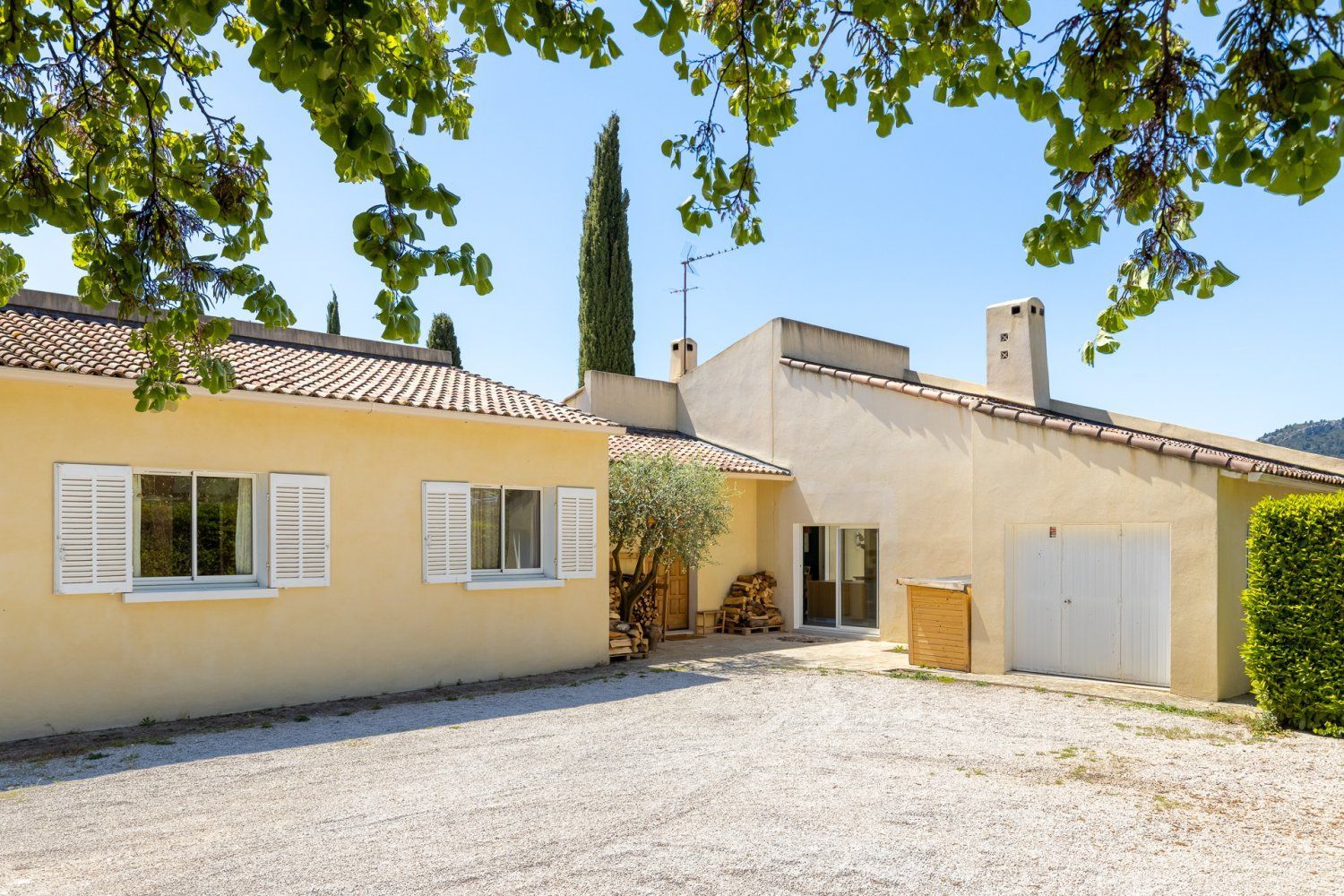 House at the foot of the hills 180 m²