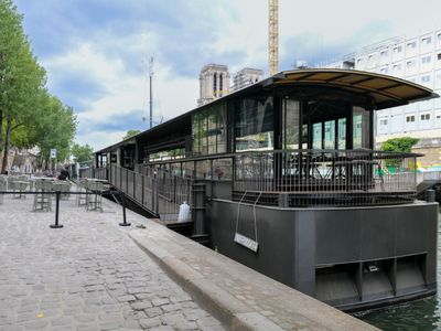 Floating Restaurant with Notre-Dame Views | Events for 300 Guests