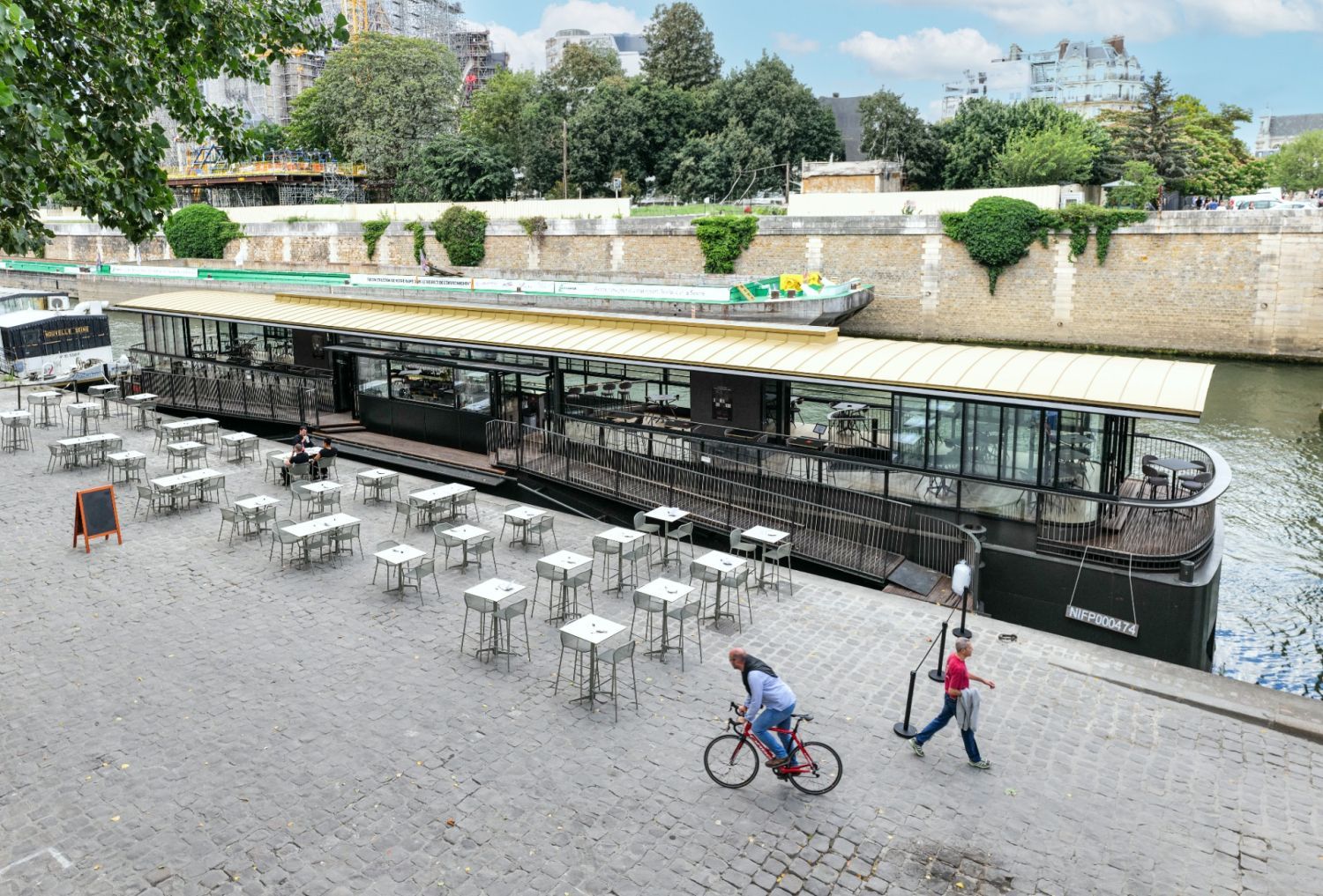 Restaurant Flottant avec Vue sur Notre-Dame | Événements pour 300 Invités